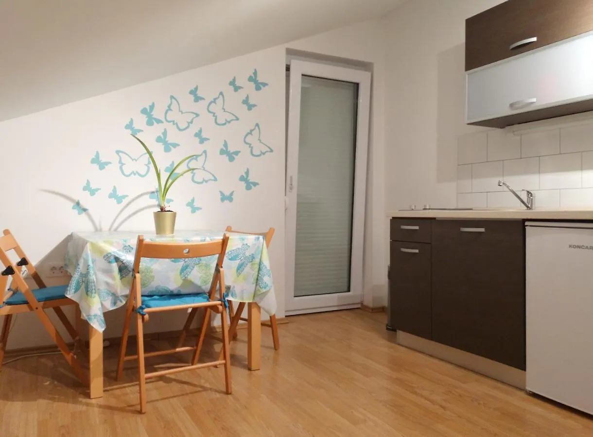 Lägenhet Apartmani Crikvenica 30046 - Matija